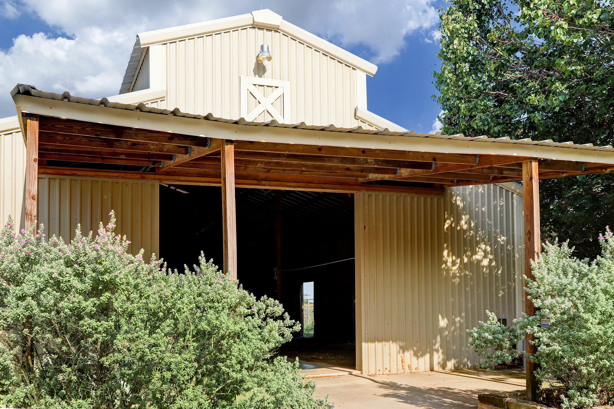 oakberry trails lifestyle waller tx - rustic